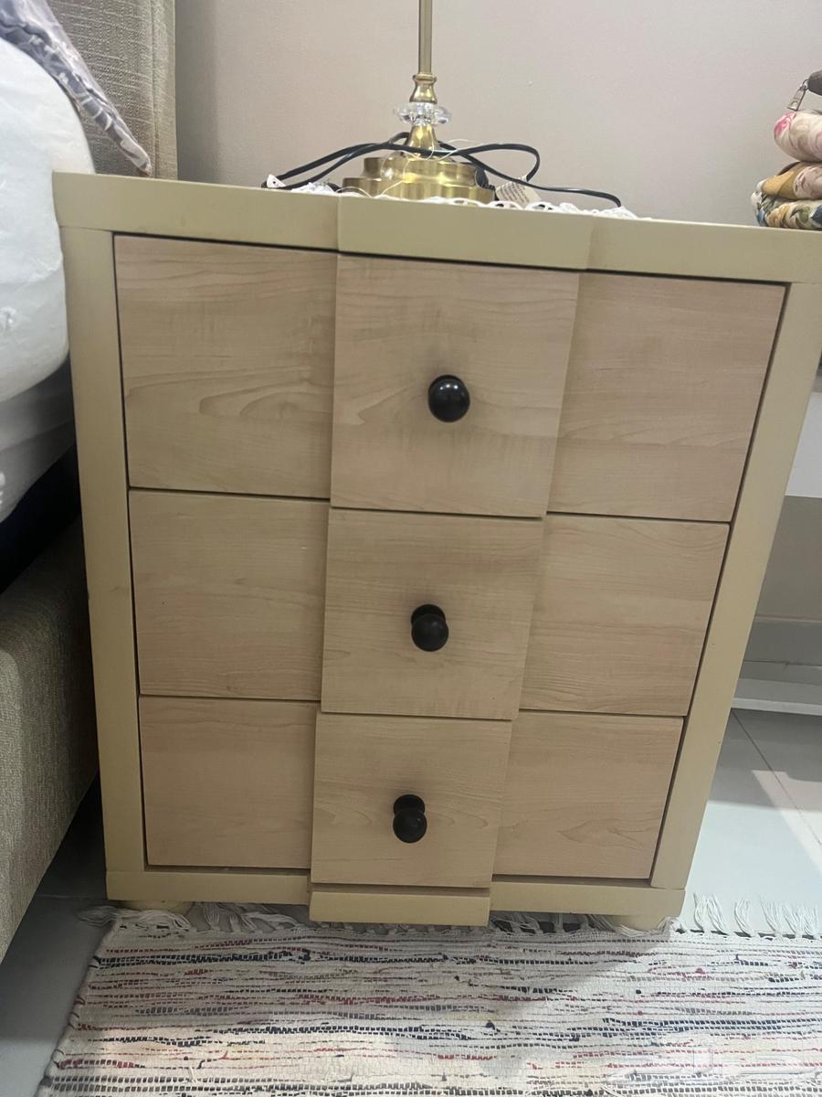 طاولتين جانيبين السرير مع مرايات (كومودينو)64589376801539110