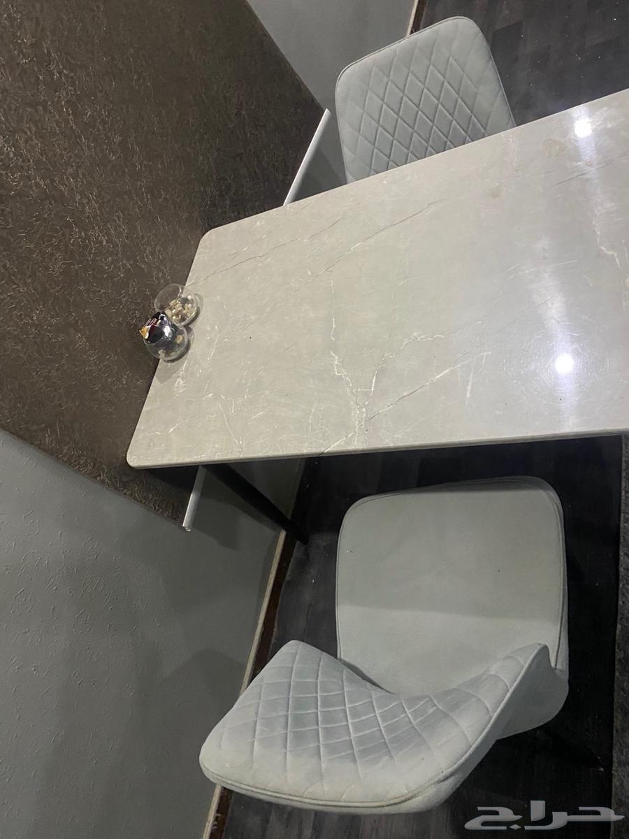 طاوله رخام شبه جديده للبيع شبه جديده64589438446850113