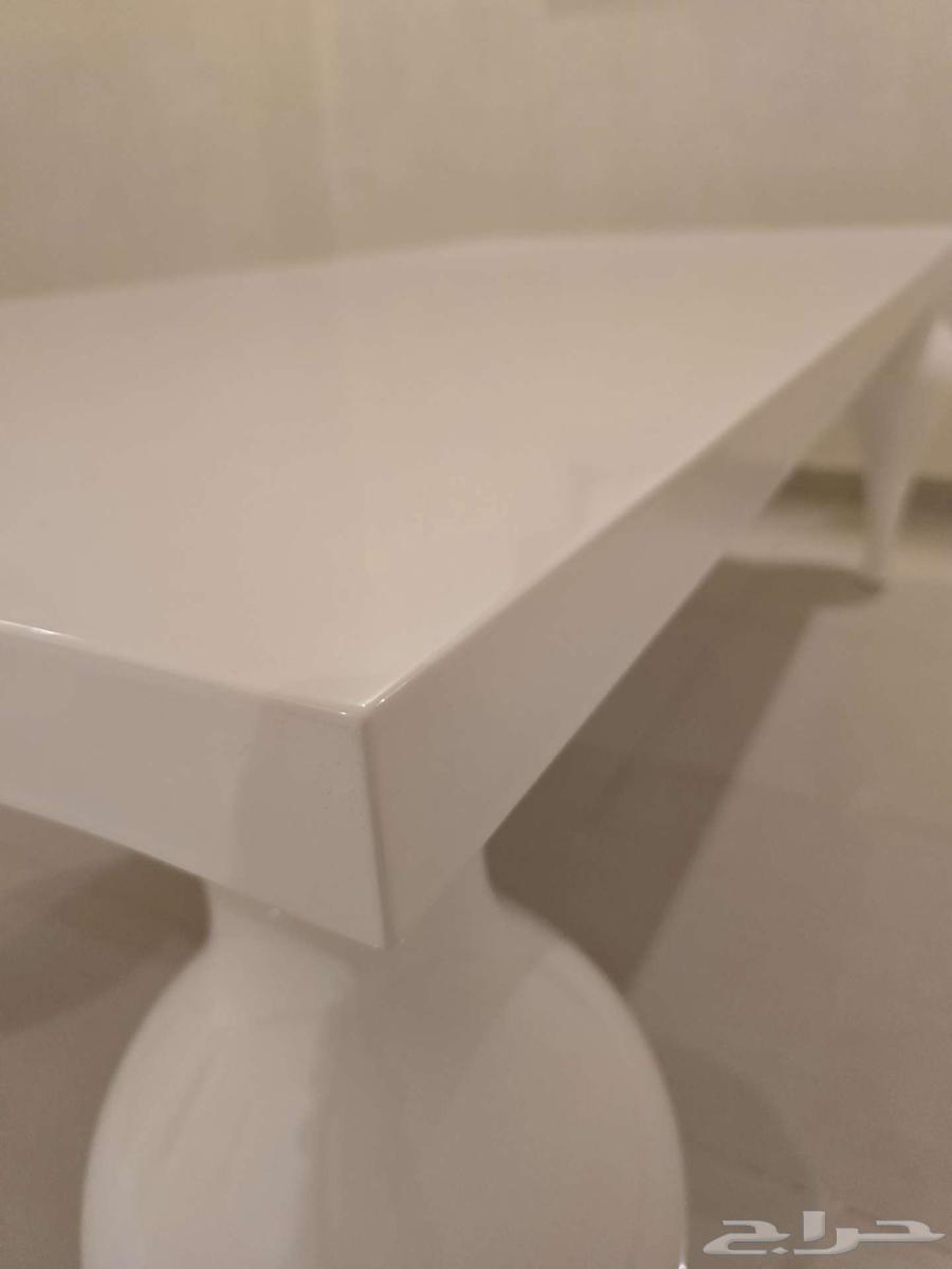 للبيع طاوله طعام جديده مع 8 كراسي من شركه ميداس64591670931073113
