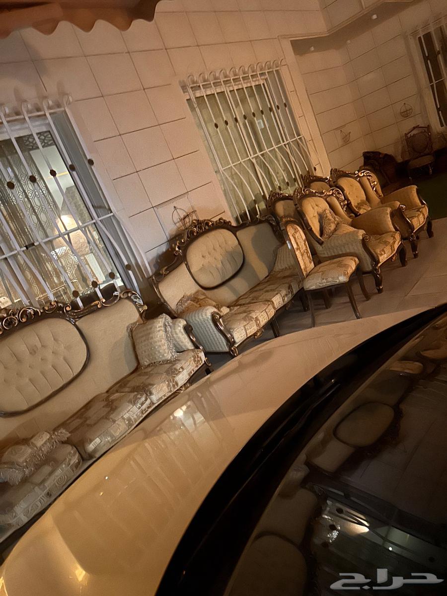 Furniture for those who need it, classic sofa (will be given away)64595083276801110