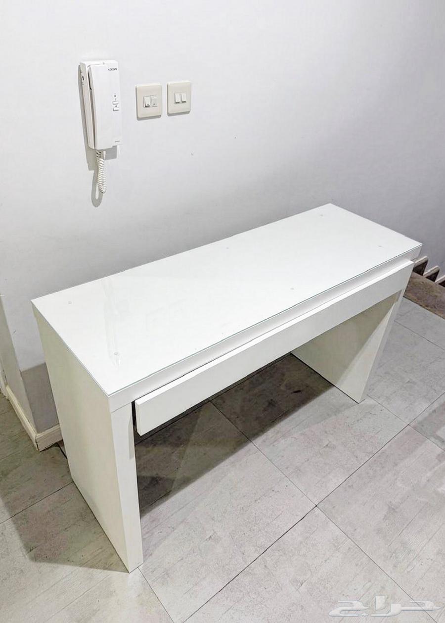 طاولة من ايكيا A dressing table from IKEA64595771528067112