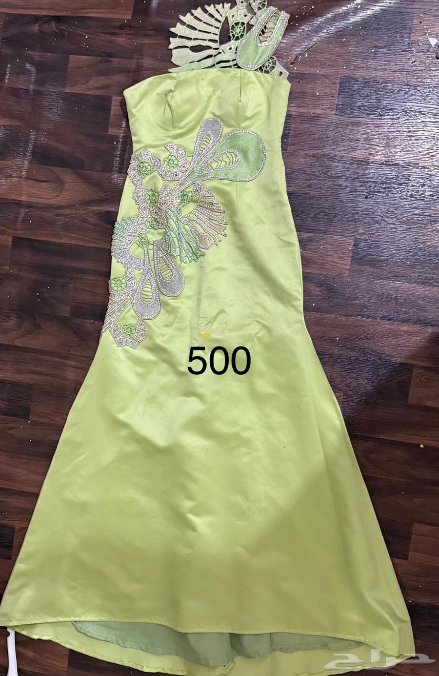 مجموعة فساتين مستعملة للبيع64591670947842111