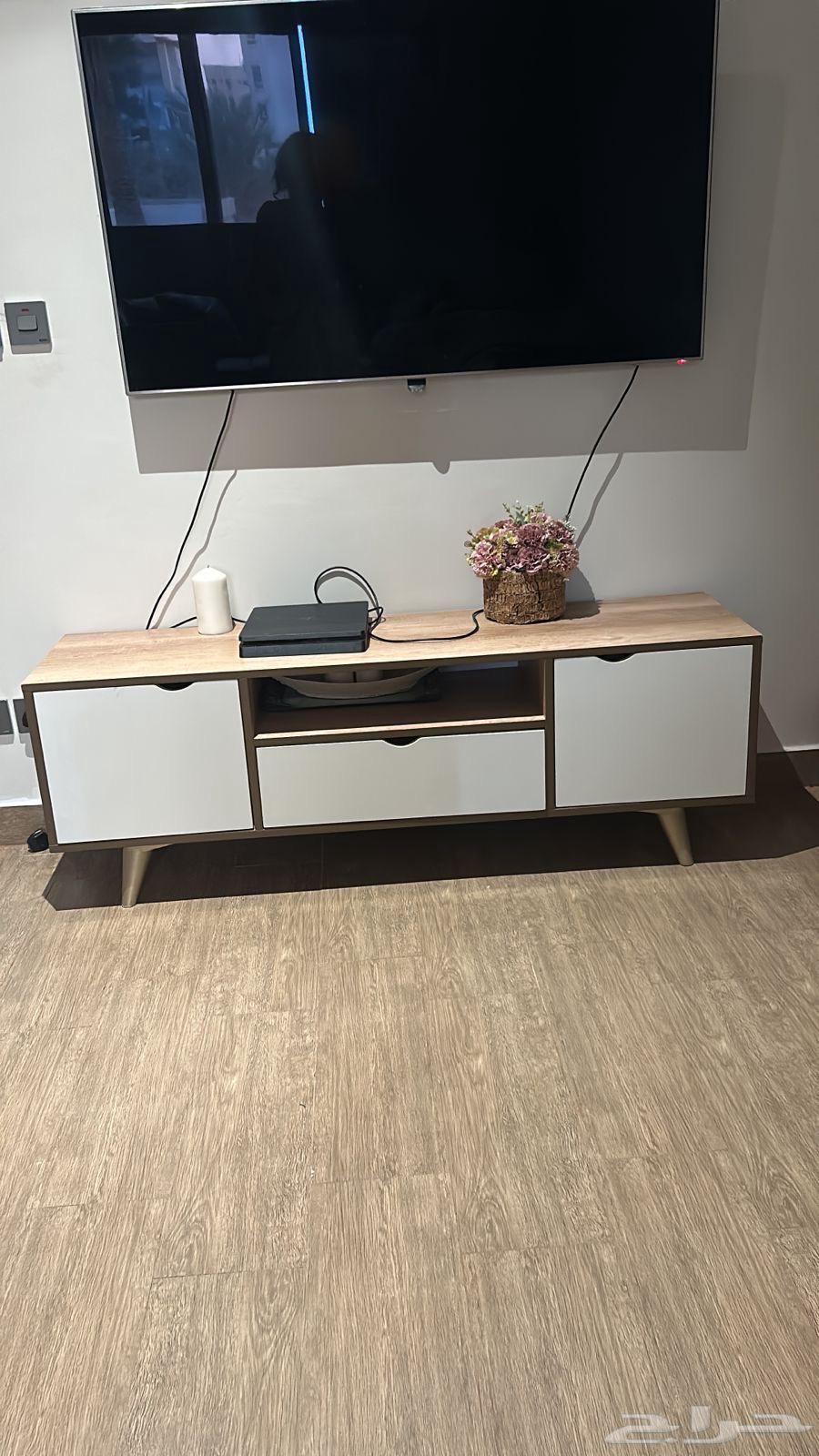 طاولة تلفزيون وجلسه ارضيه وطاولات جانبيه 30064593912792322112