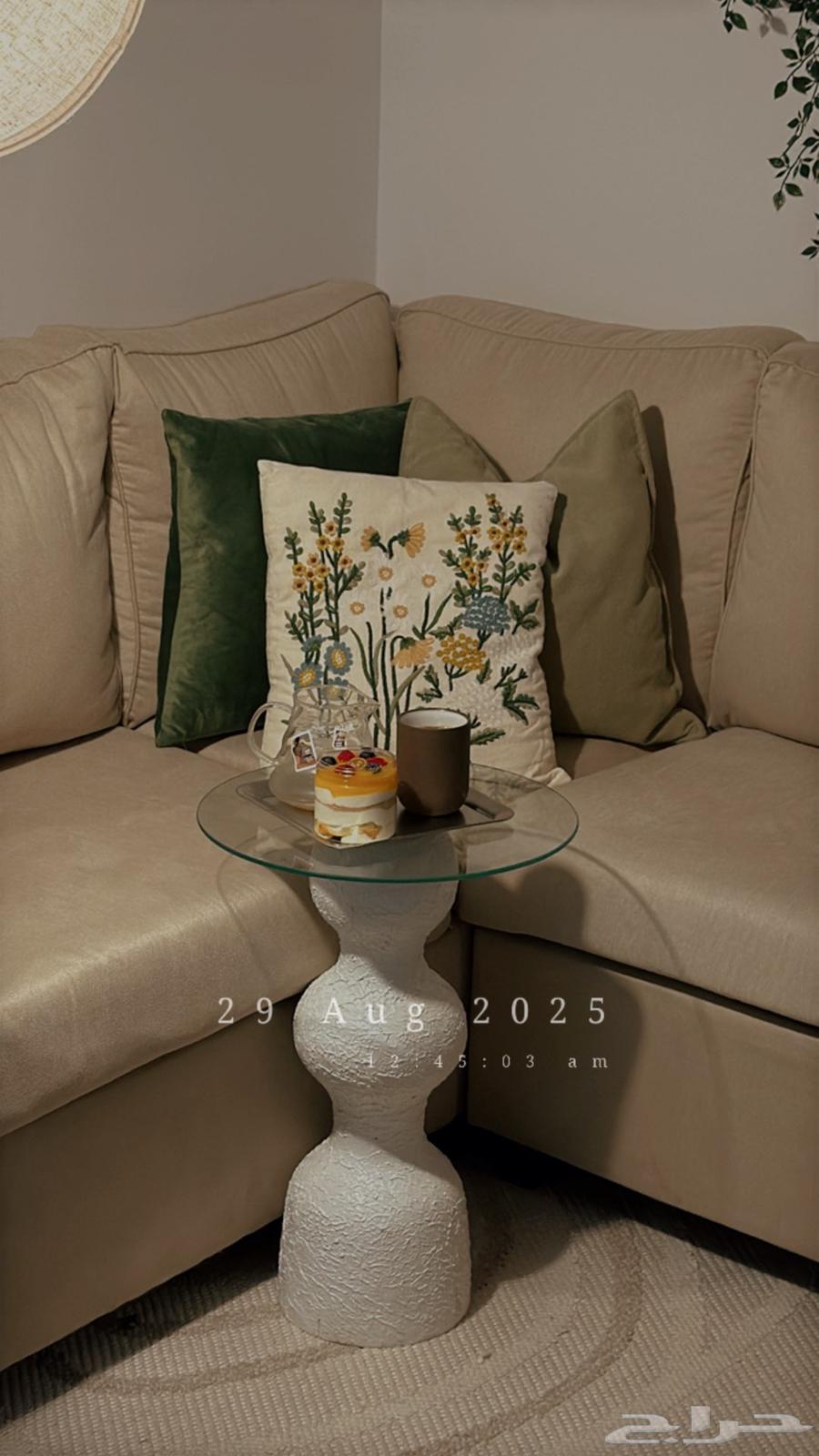 Serving table, available in 264593264245378110