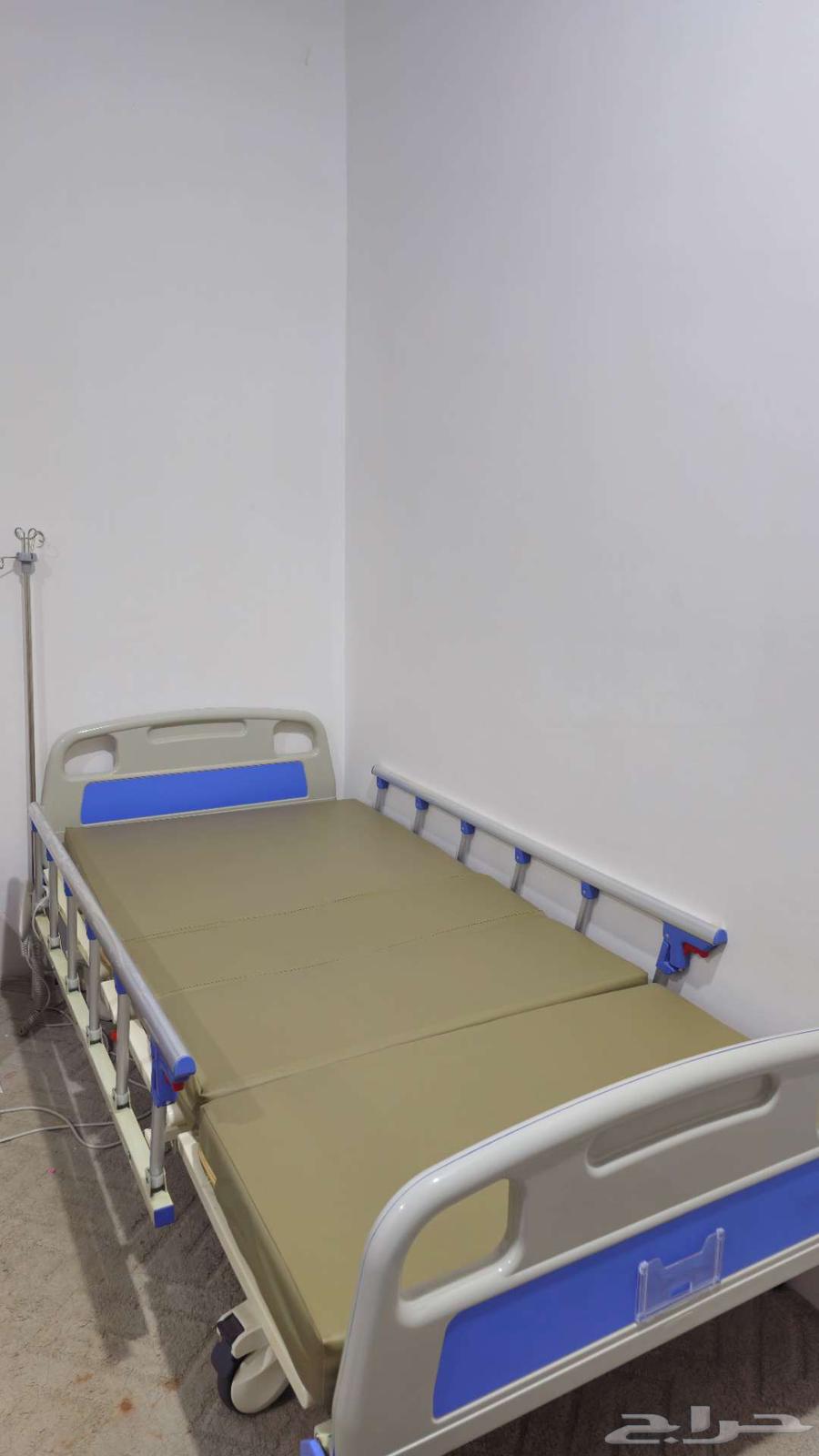 سرير طبي كهربائي بحالة سليمه64596328443650110