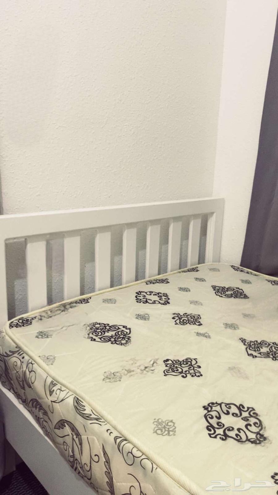 كرسي طعام اطفال وسرير نفر ونص64596834121090111