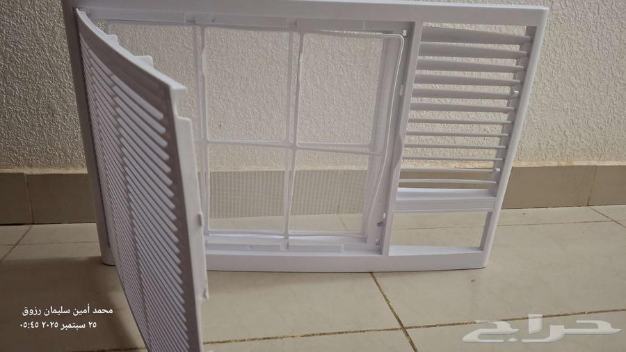 غطاء مكيف شباك أبيض يمين 3564589475815681111