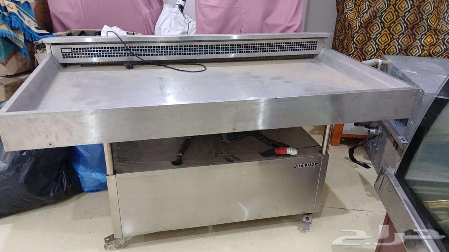 ثلاجات عرض عدد3 ومكيفات مركزية عدد2 مع وحدة التوزيع.64590983746689114