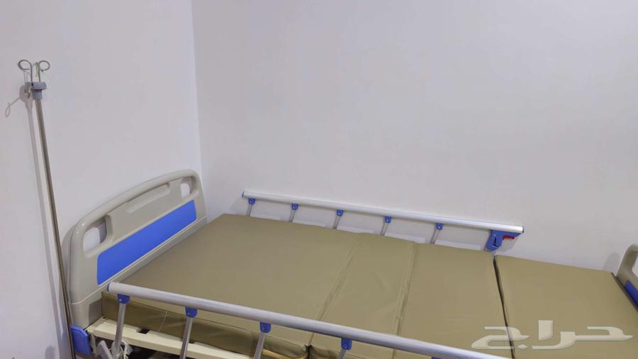 سرير طبي كهربائي بحالة سليمه64596328443650111