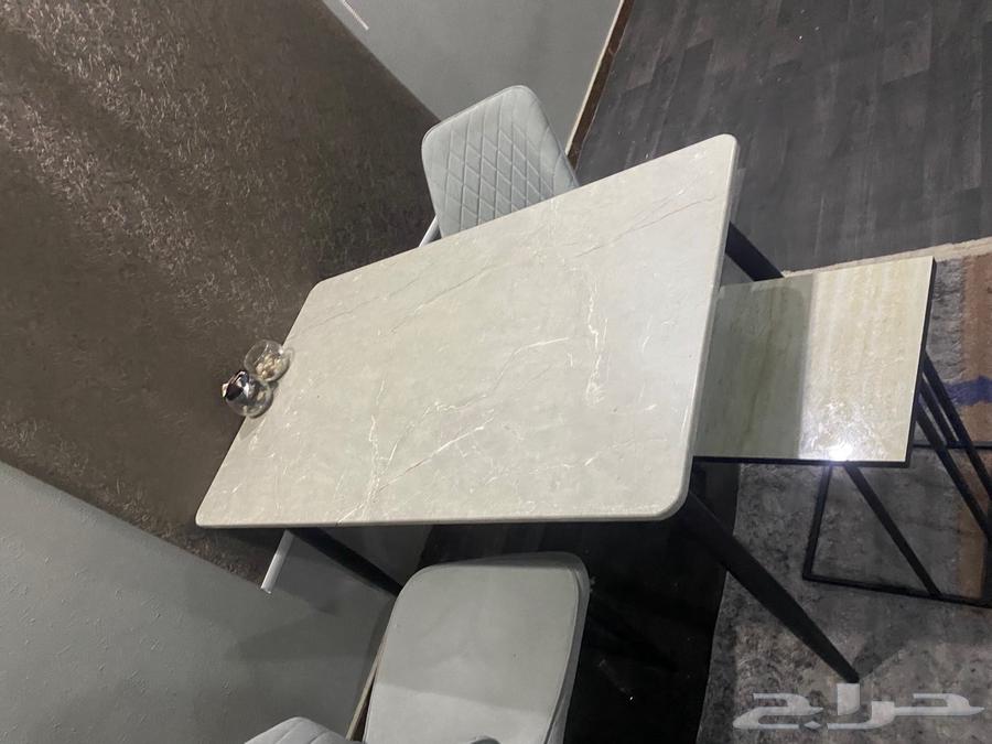 طاوله رخام شبه جديده للبيع شبه جديده64589438446850112