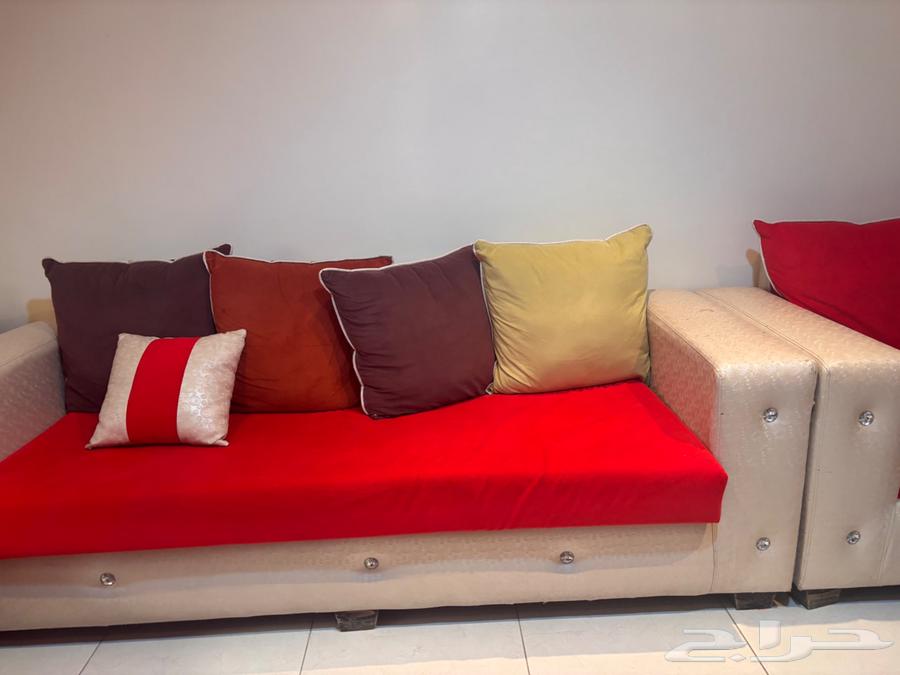 كنب مستعمل بحاله جيده بس في كنبه صغيره فيها خدوش64591828056705110