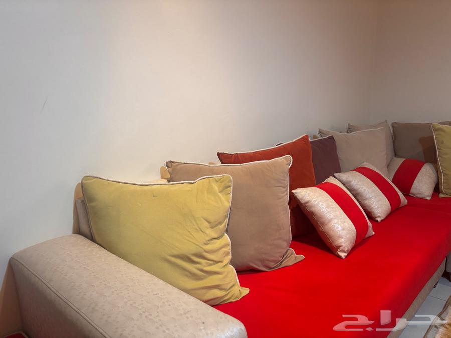 كنب مستعمل بحاله جيده بس في كنبه صغيره فيها خدوش64591828056705113