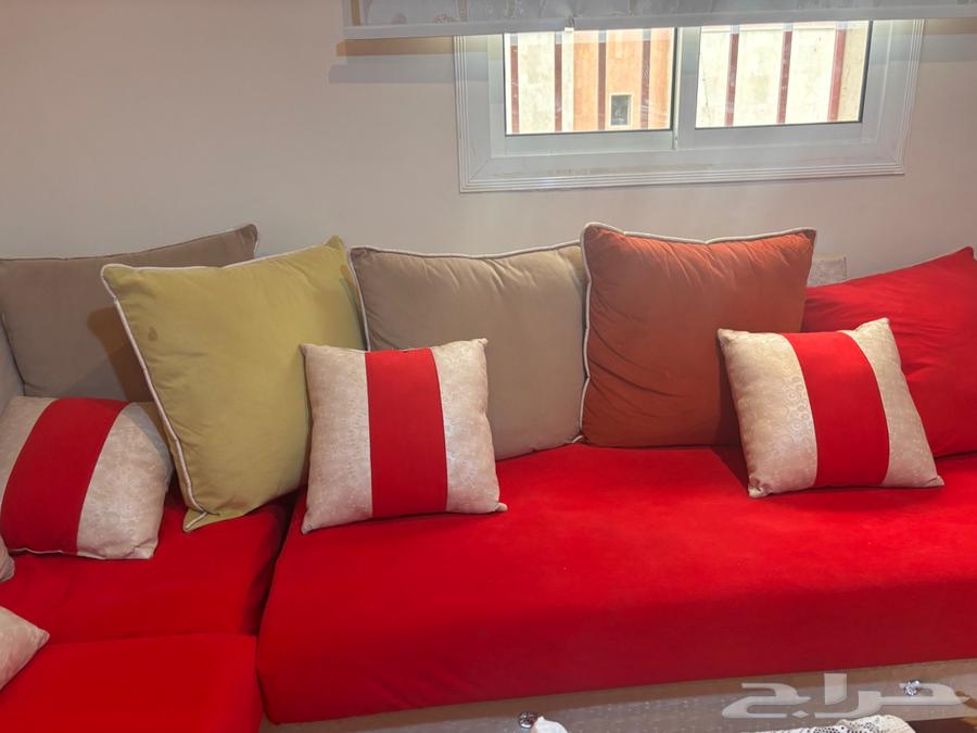 كنب مستعمل بحاله جيده بس في كنبه صغيره فيها خدوش64591828056705114