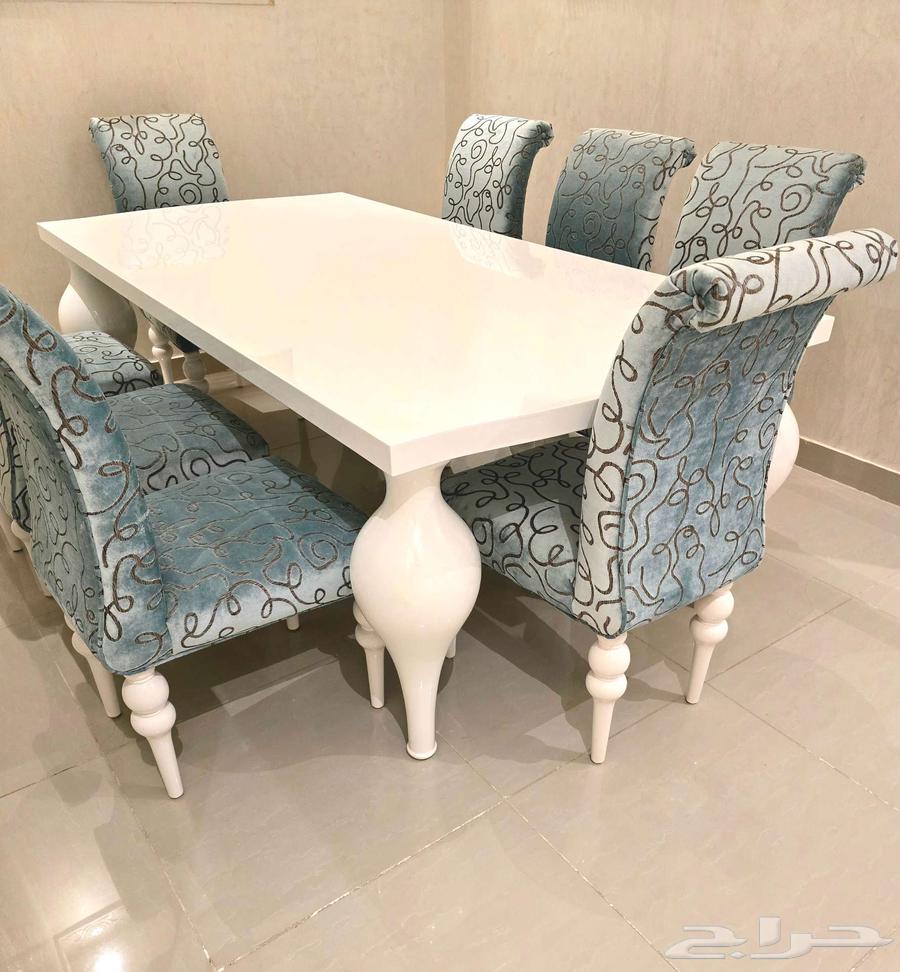 للبيع طاوله طعام جديده مع 8 كراسي من شركه ميداس64591670931073111