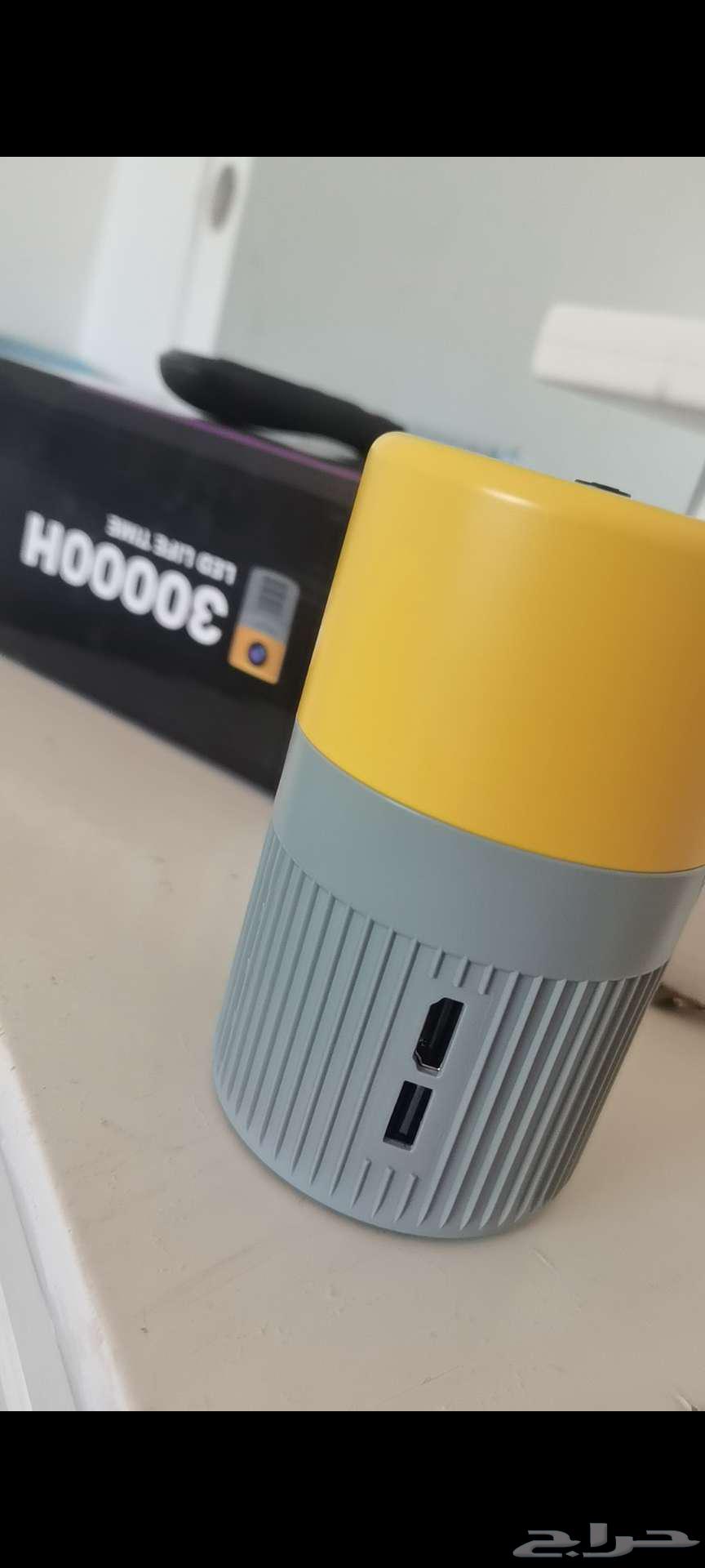 Projector64598351871490110