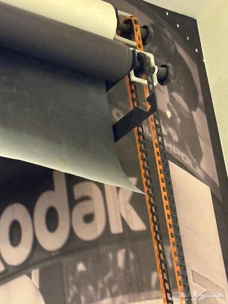 ستاند جداري للتصوير مع رولتين ورق64606174628353111