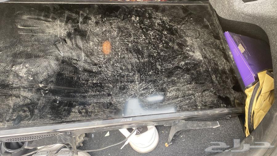 شاشه 34 بوصه فيه حكاك ابيض بس لما تشغل الشاشه ما يبان ويروح64598339486209110