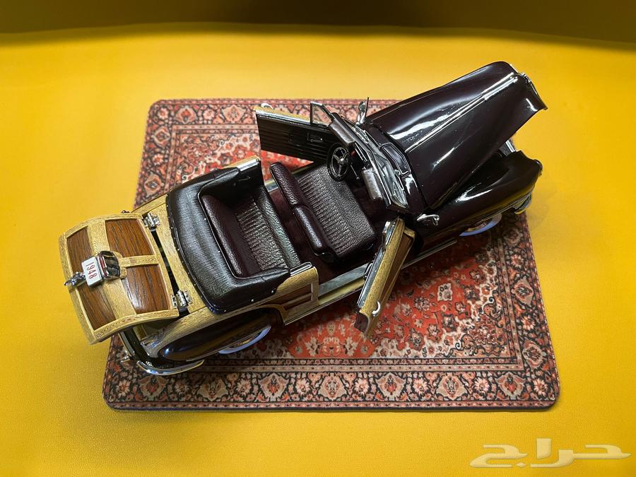 For Sale: 1:24 Scale Chrysler Town & Country Model Car64606262612226114