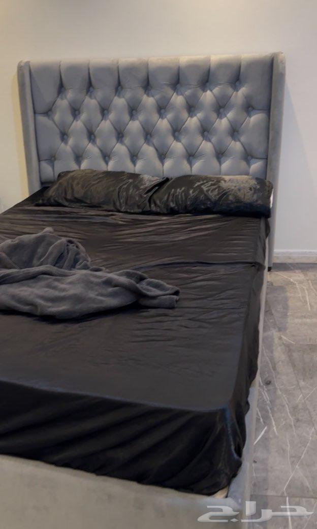 سرير رمادي متر ونص بسعر رمزي للبيع المستعجل64519568491651111