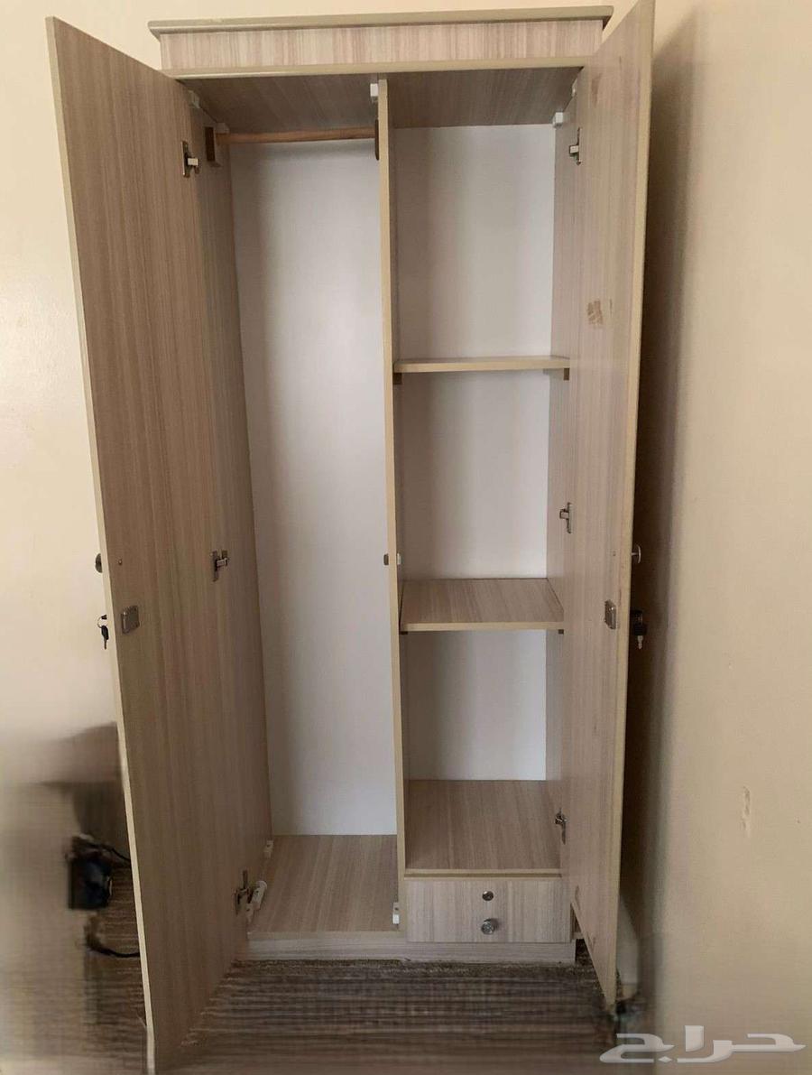 دولاب ملابس بحالة ممتازة للبيع64609784942466110