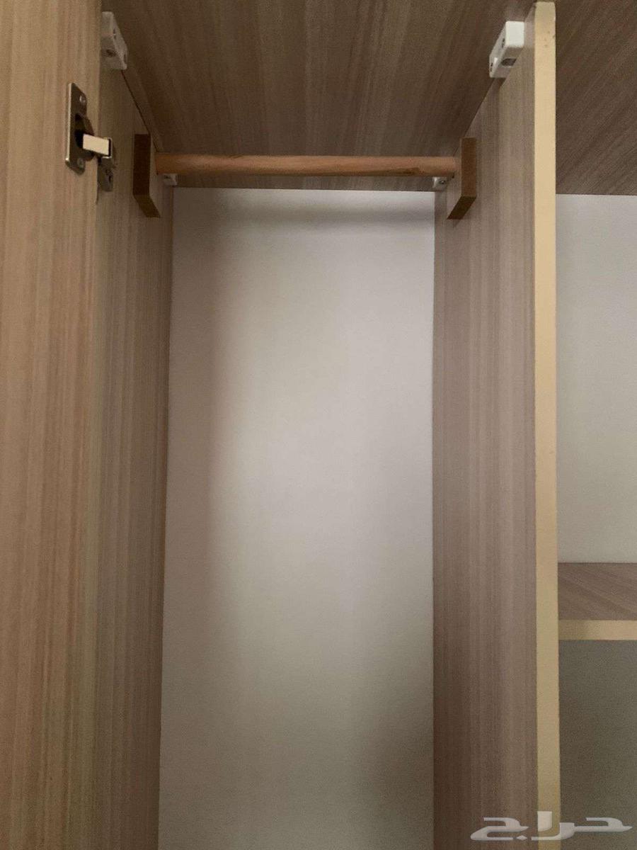 دولاب ملابس بحالة ممتازة للبيع64609784942466112