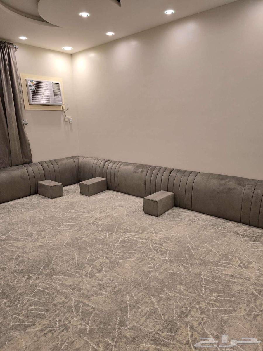 مساند ظهر خشب مستعملة ونظيفة رصاصي 5 4 مع 5 تكايات64610518151427113