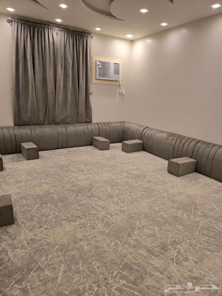 مساند ظهر خشب مستعملة ونظيفة رصاصي 5 4 مع 5 تكايات64610518151427114