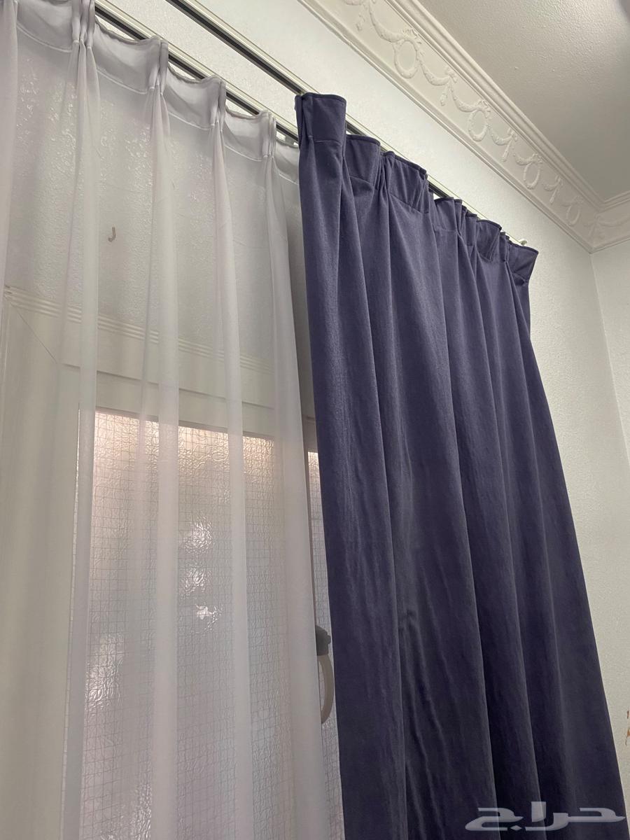 A brand-new complete living room set including sofa, floor cushions, and table64611467637377111