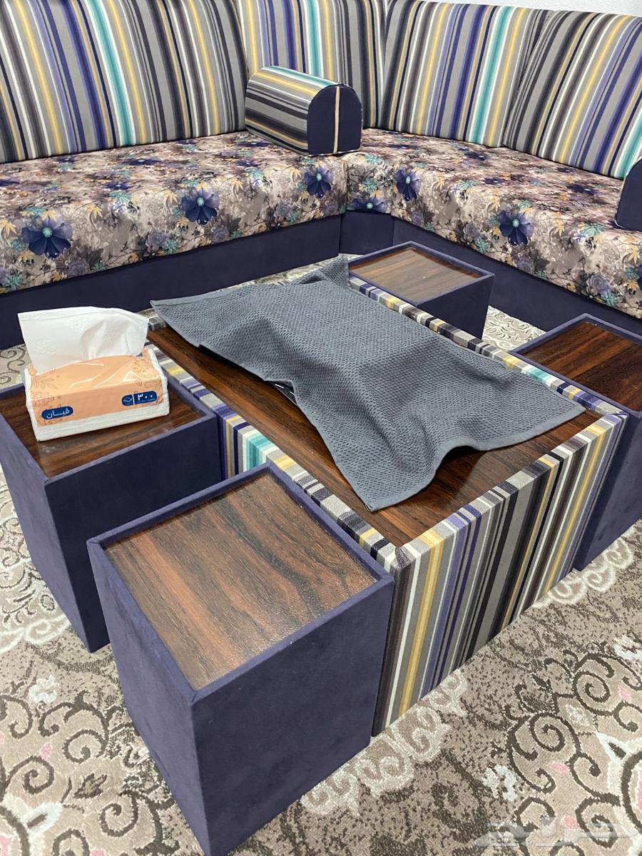 A brand-new complete living room set including sofa, floor cushions, and table64611467637377112