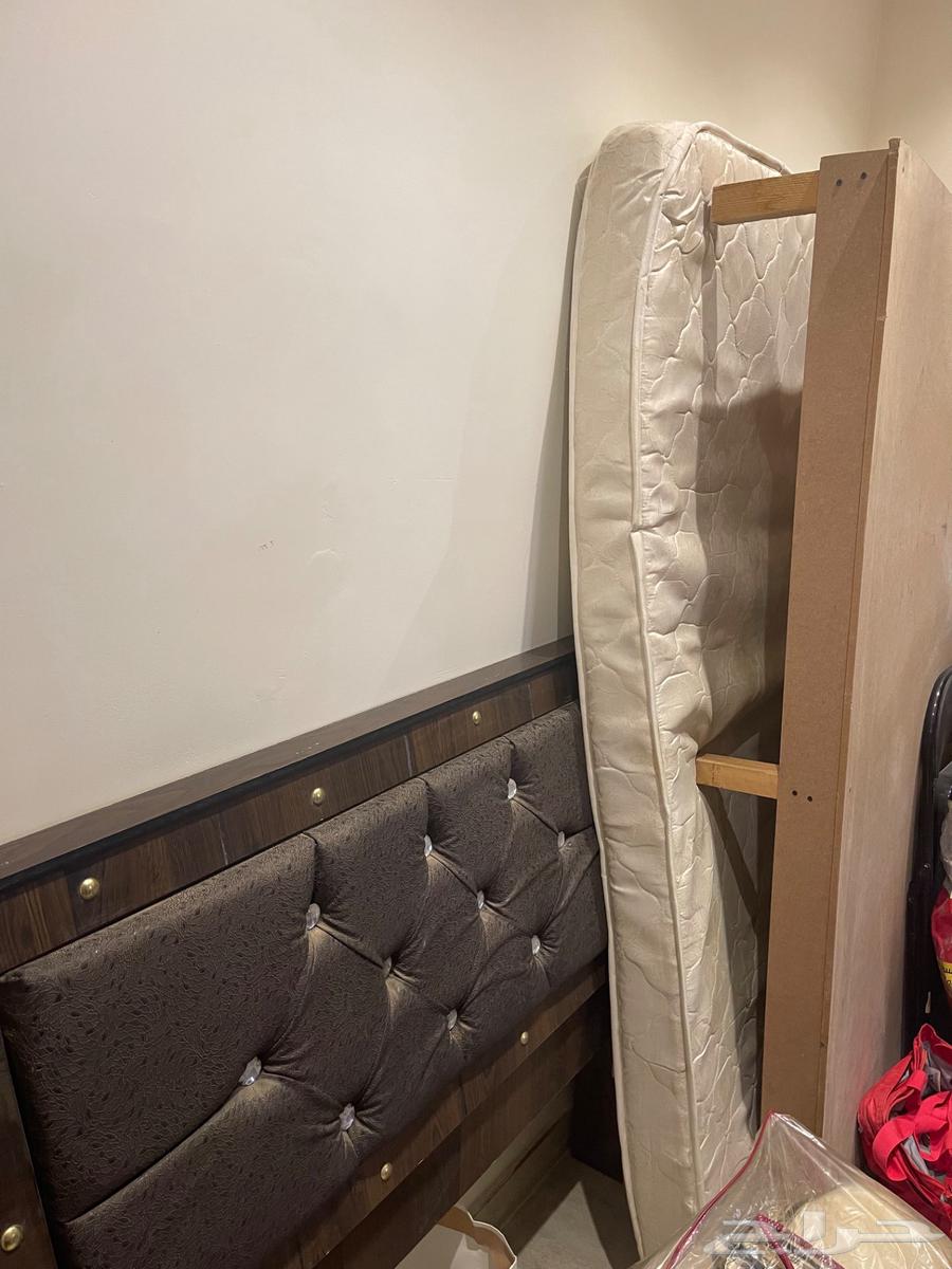 سرير نفر بحاله جيده جدا64510535380483111