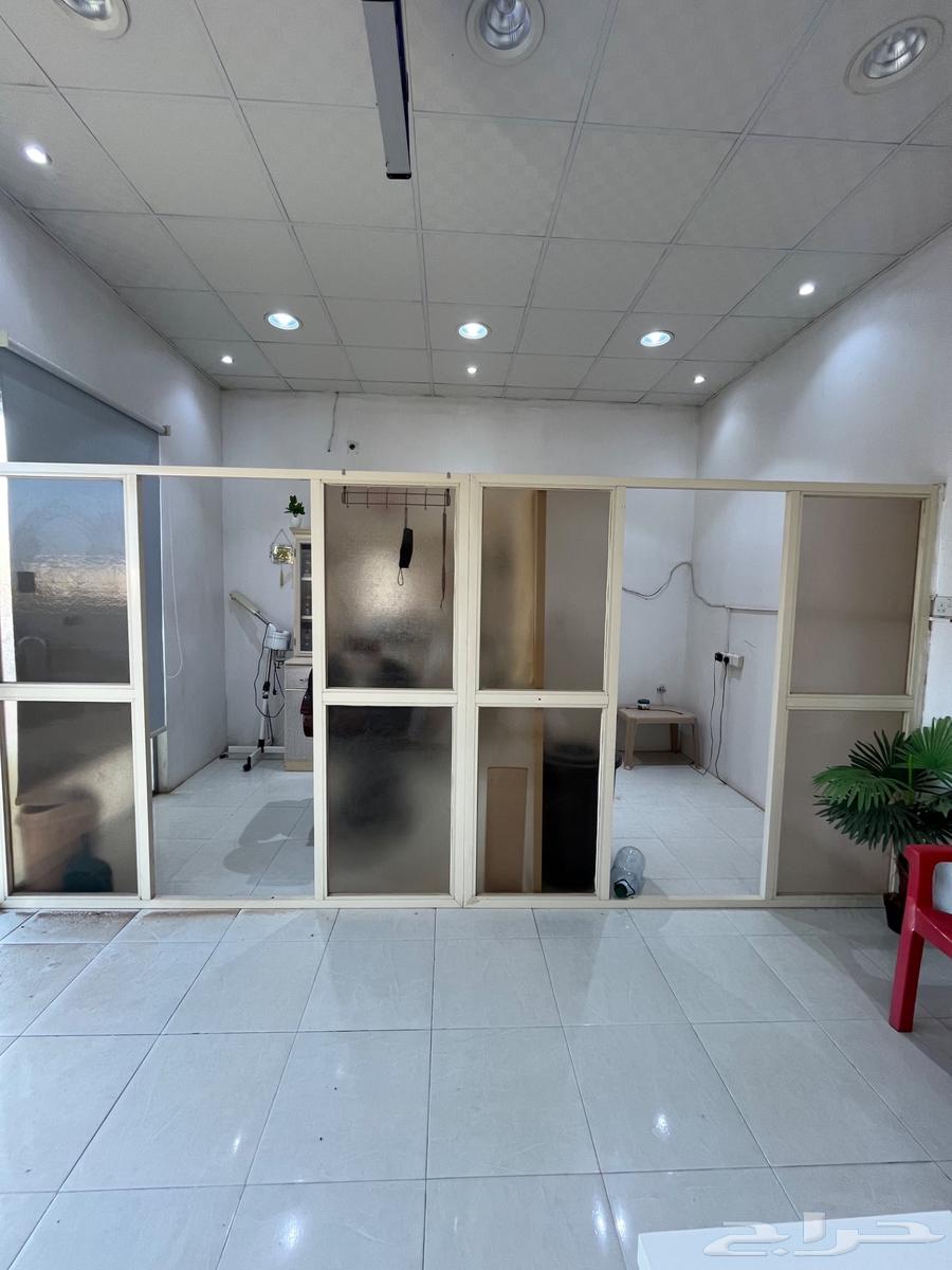للبيع اثاث واجهزة ومكاين حلاقة واغراض ولوحة محل حلاق64612164515202112