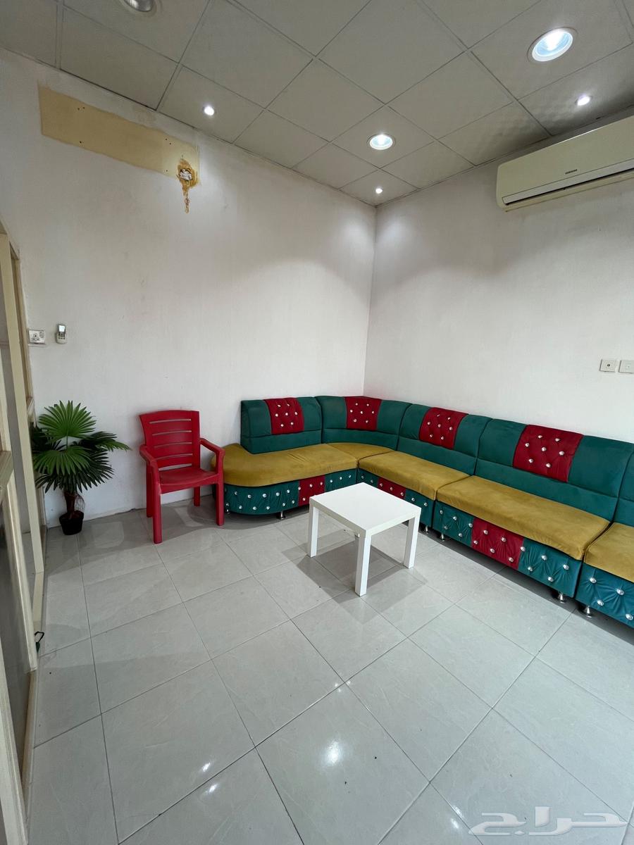 للبيع اثاث واجهزة ومكاين حلاقة واغراض ولوحة محل حلاق64612164515202113