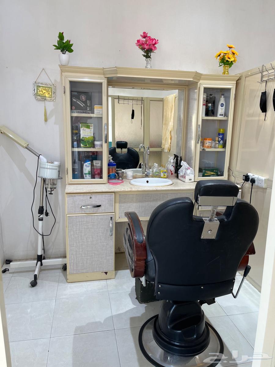 للبيع اثاث واجهزة ومكاين حلاقة واغراض ولوحة محل حلاق64612164515202110