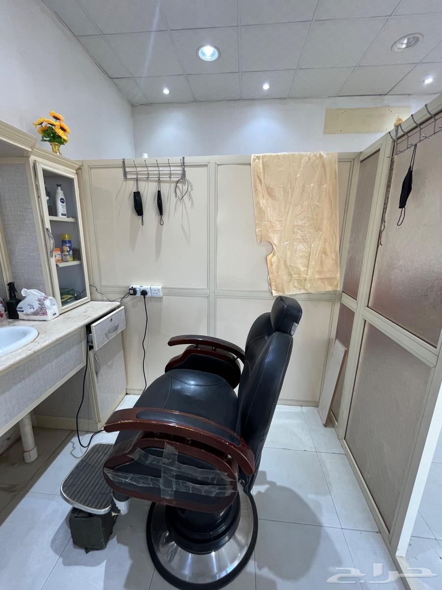 للبيع اثاث واجهزة ومكاين حلاقة واغراض ولوحة محل حلاق64612164515202111