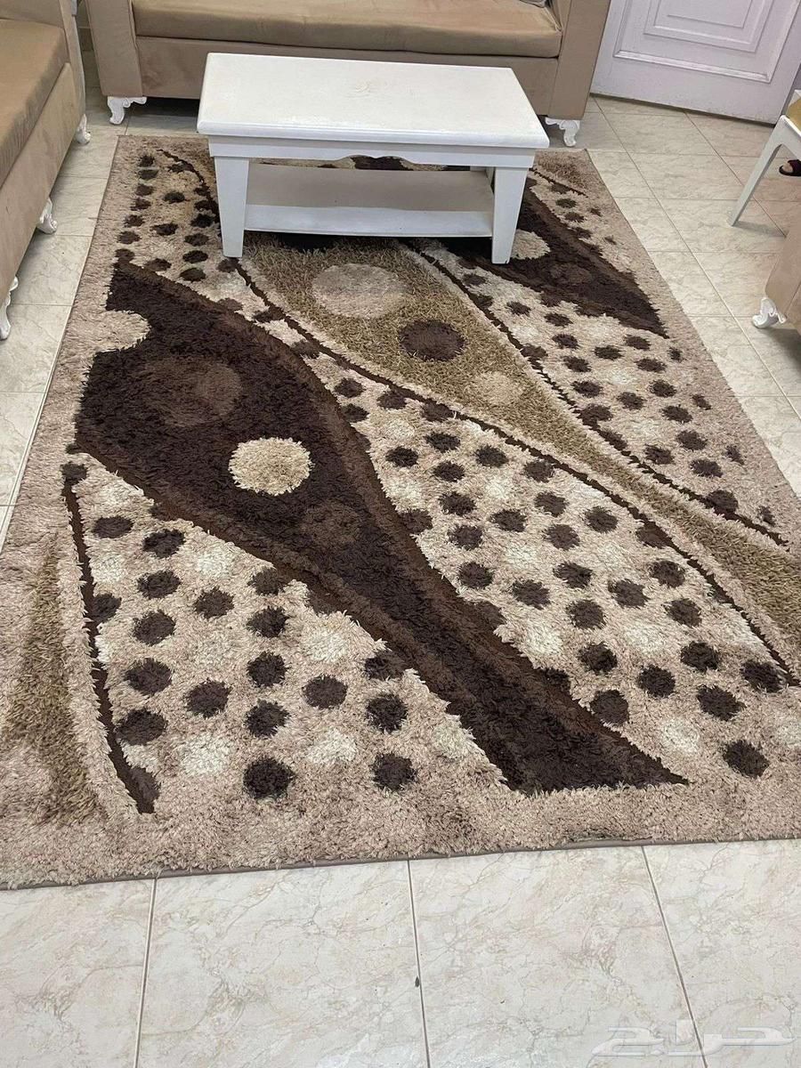 طاولات و سجادة مع شوية اغراض بيت للبيع64613455243778113