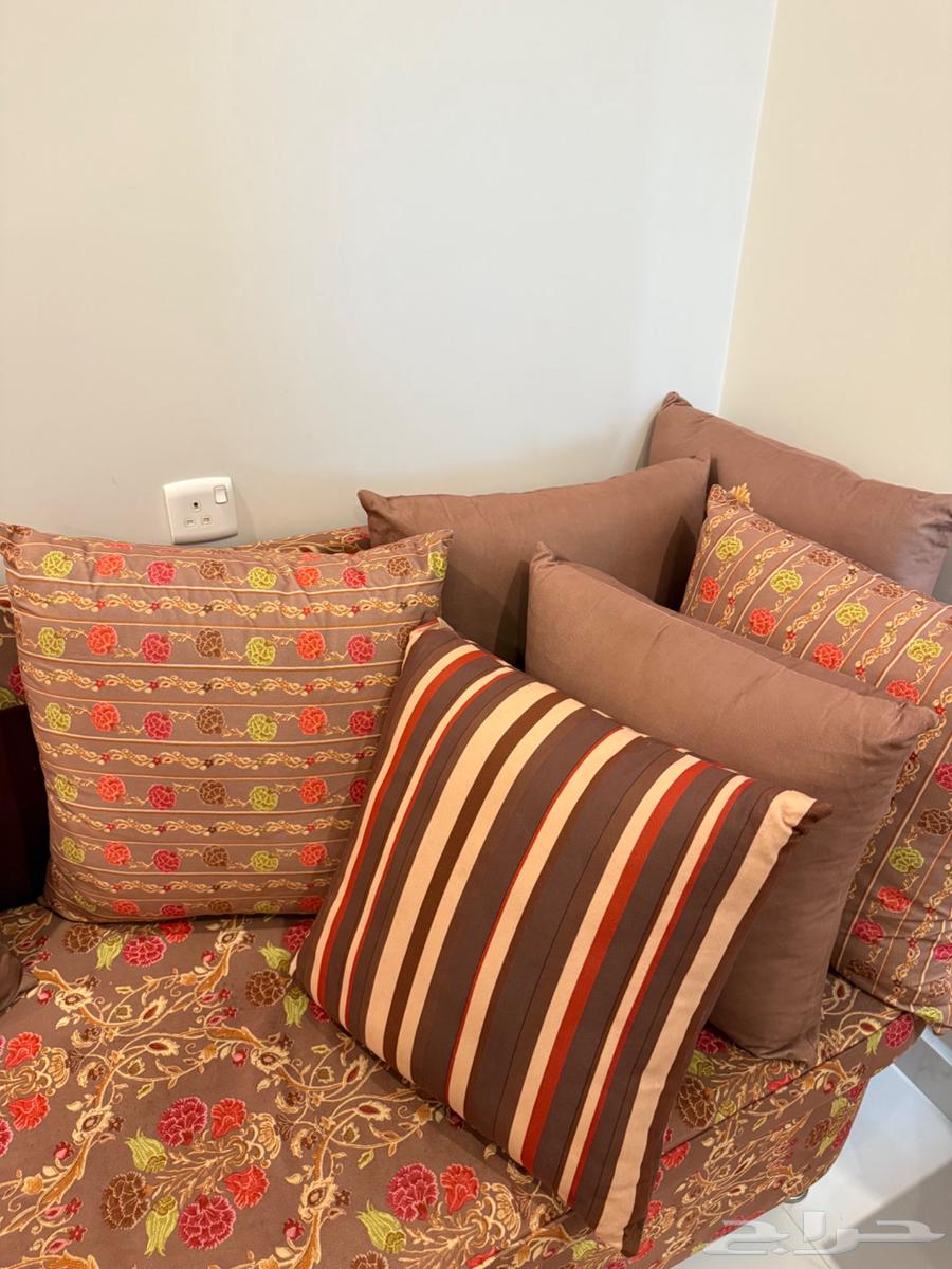 كنب وطاوله للبيع64614434970371111