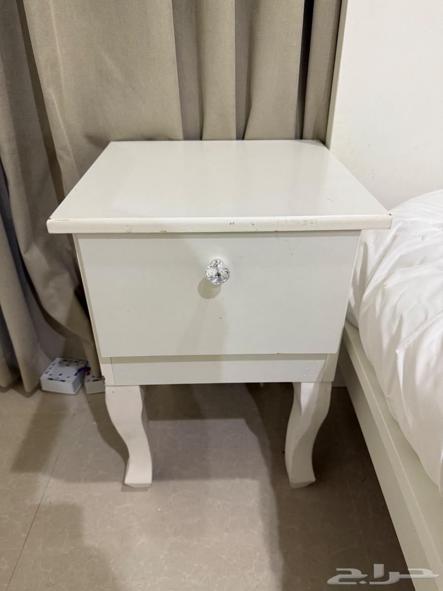 للبيع سرير نفرين مع مرتبه ولباد و2 كمدينه وتسريحه64617113070594111