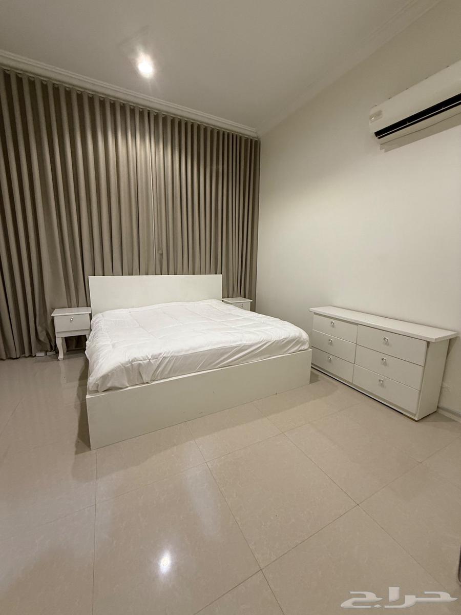 للبيع سرير نفرين مع مرتبه ولباد و2 كمدينه وتسريحه64617113070594110