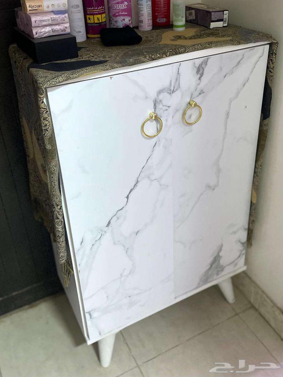 طاولات و سجادة مع شوية اغراض بيت للبيع64613455243778110