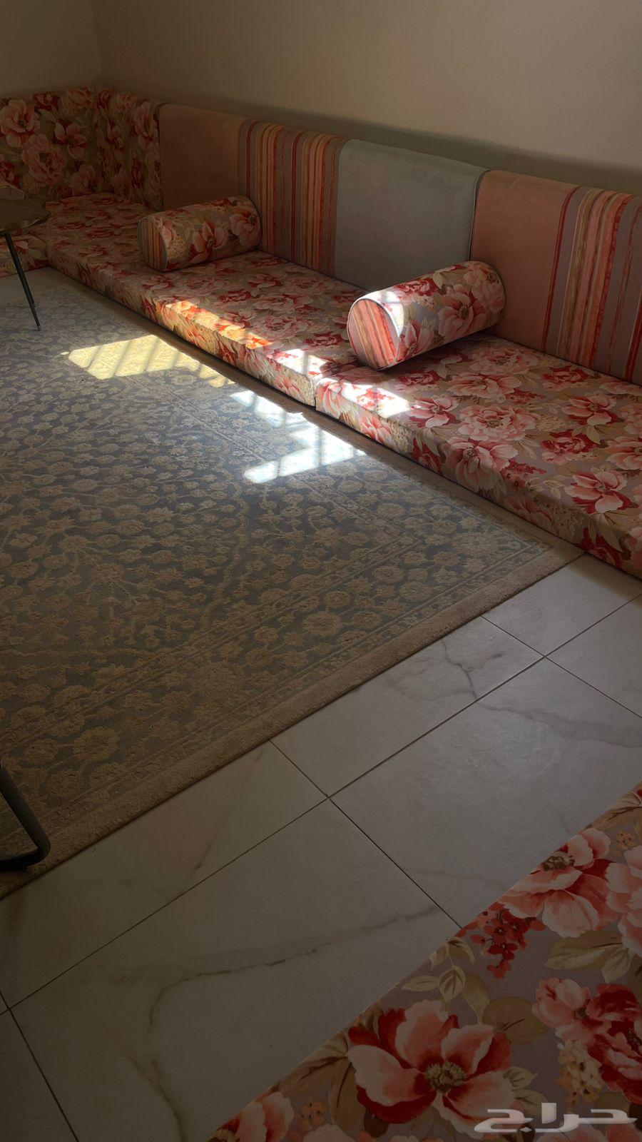 Modern Floor Seating64608441560449110