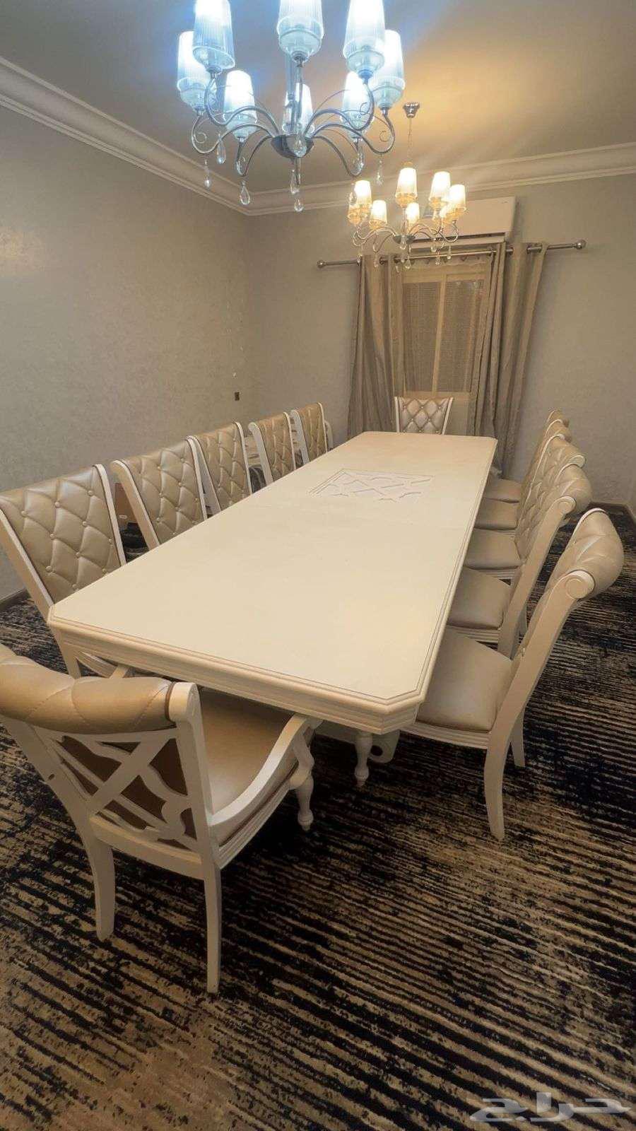 طاولة 12 كرسي للبيع شبه الجديدة64611791997313110