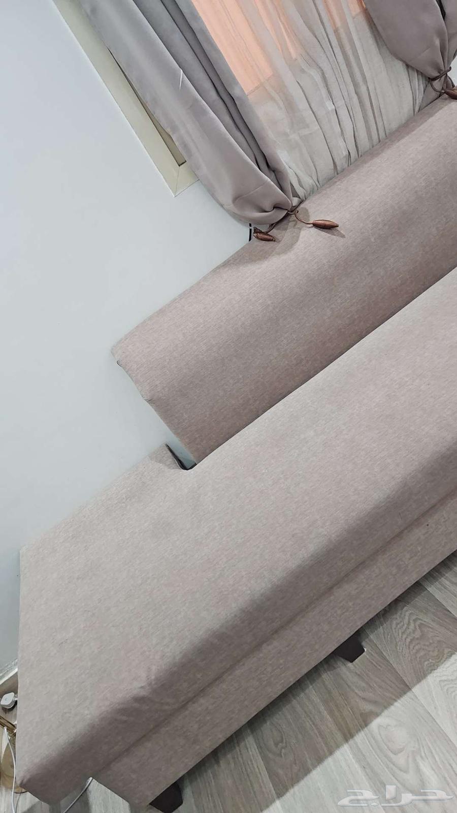 Clean Sofa with Letter 'N' for Sale in Tabuk64611854690818110