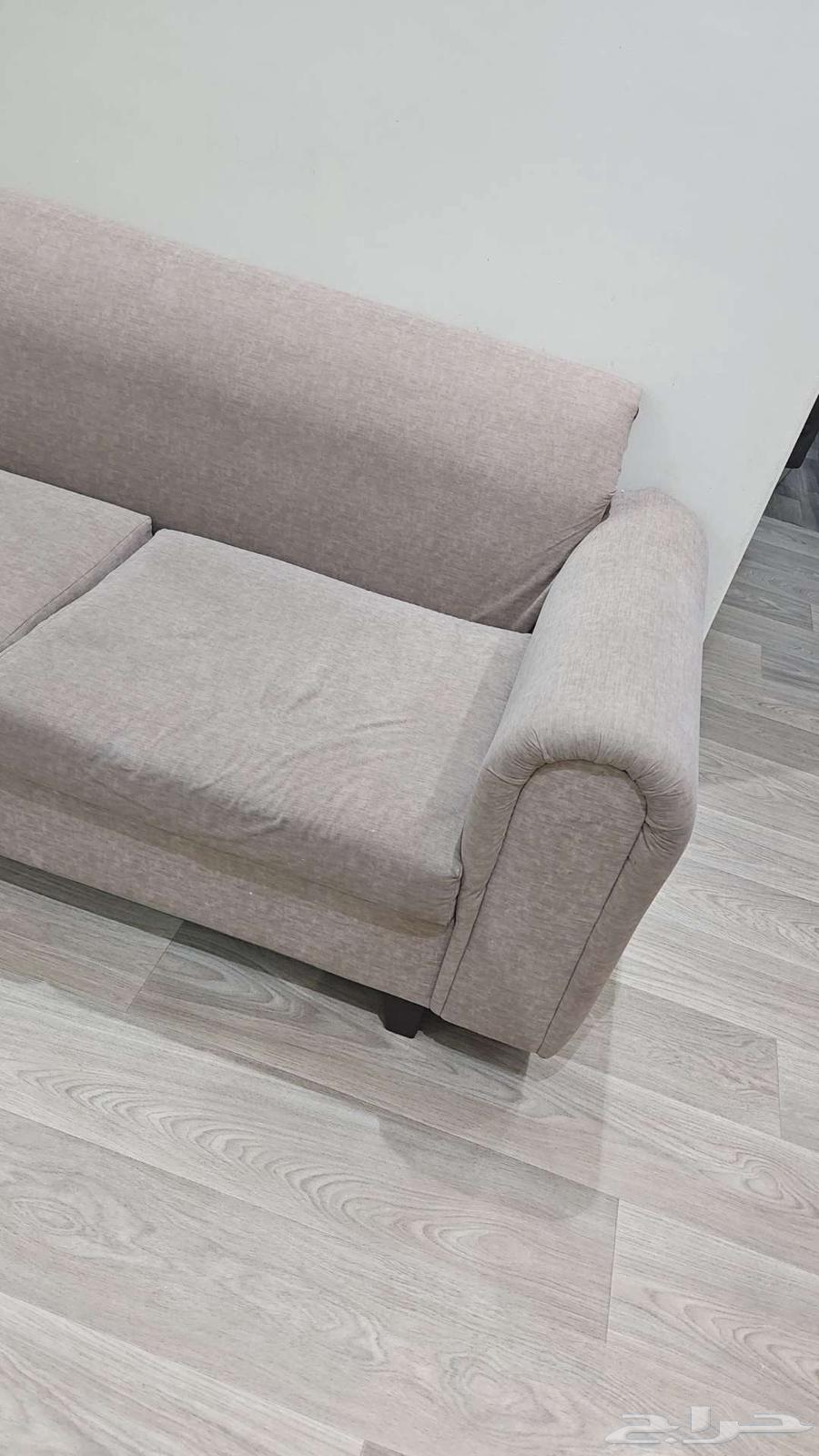 Clean Sofa with Letter 'N' for Sale in Tabuk64611854690818112