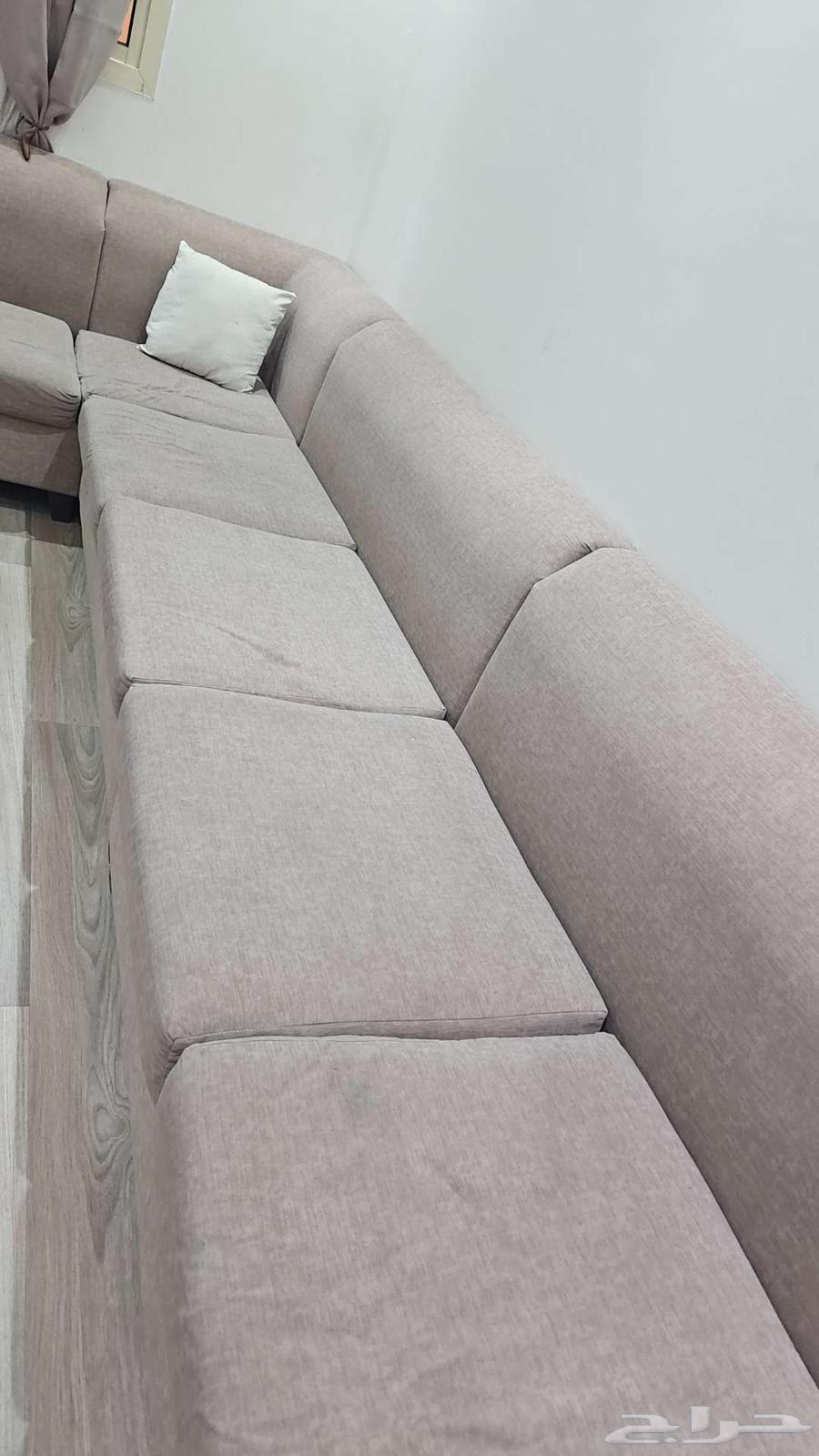 Clean Sofa with Letter 'N' for Sale in Tabuk64611854690818114