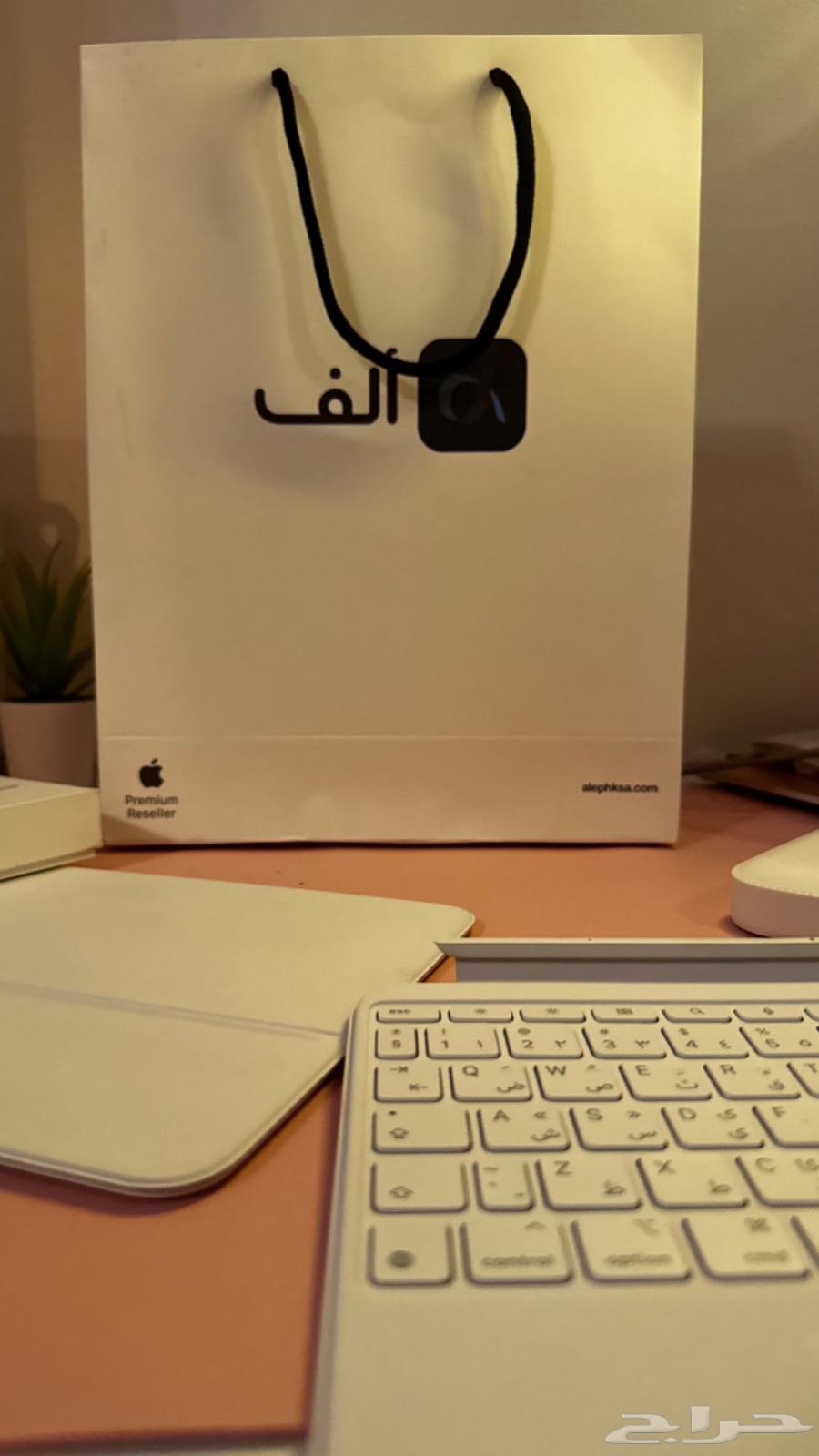 كيبورد أبل فوليو ايباد الجيل العاشر الايباد 10.9 انش64612649677953110