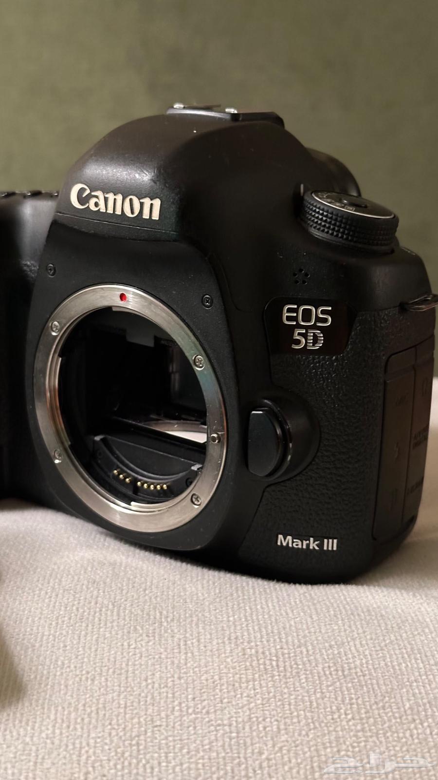 للبيع كاميرا كانون فل فريم 5D مع عدسه بورتريه 250064615657966210110