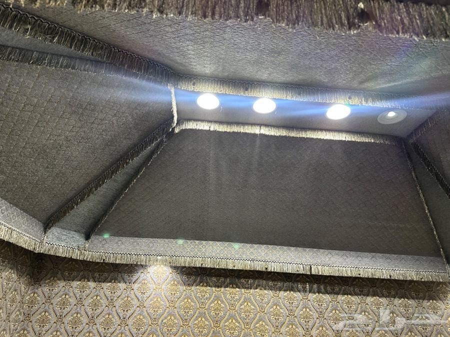 خيمة جلد للبيع بحالة جيدة مع الأثاث (مساند وستارة )64610604511489112