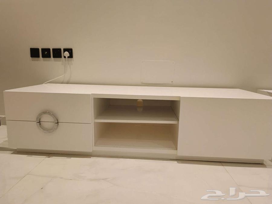 طاولة تلفزيون كبيرة للبيع64616382288003111
