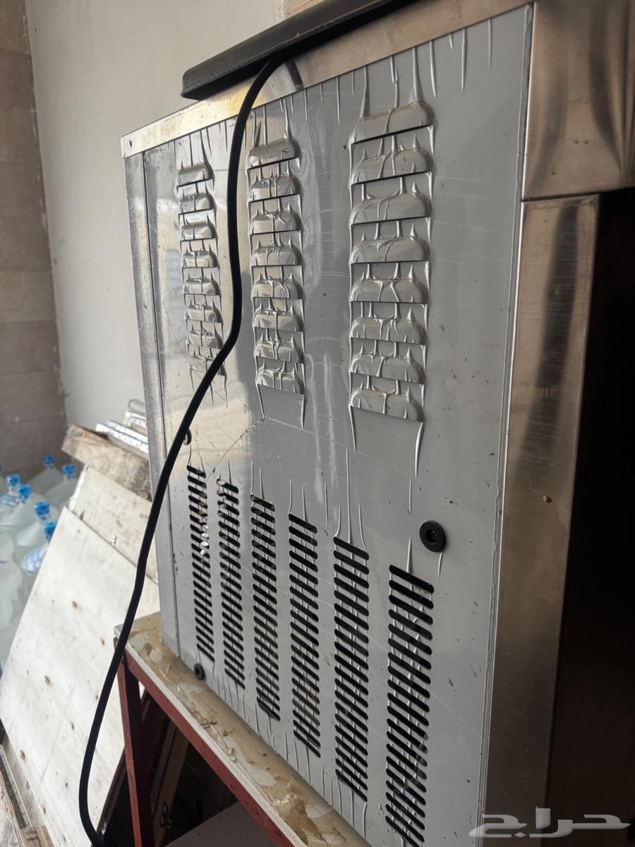 مكينة ايسكريم بجميع معداتها شبة جديده استخدام شهر64621617283073112