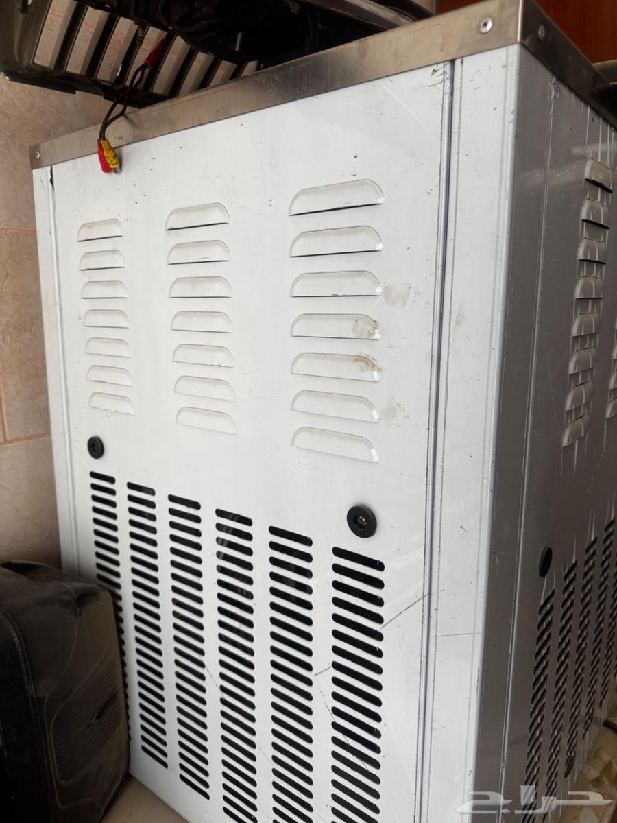 مكينة ايسكريم بجميع معداتها شبة جديده استخدام شهر64621617283073113